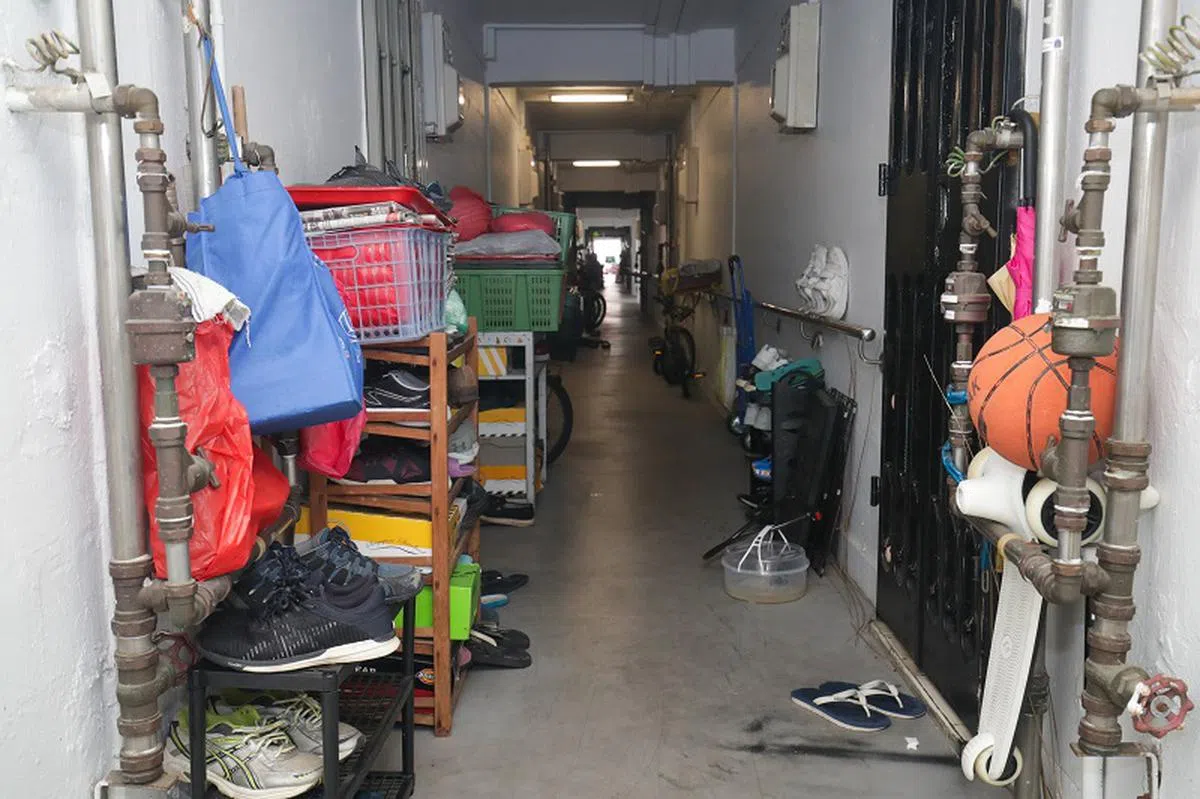 根据杂项（公共秩序和滋扰）法令，对住户造成滋扰或不便的行为一旦罪成，可被判罚款高达1000元。（联合早报）