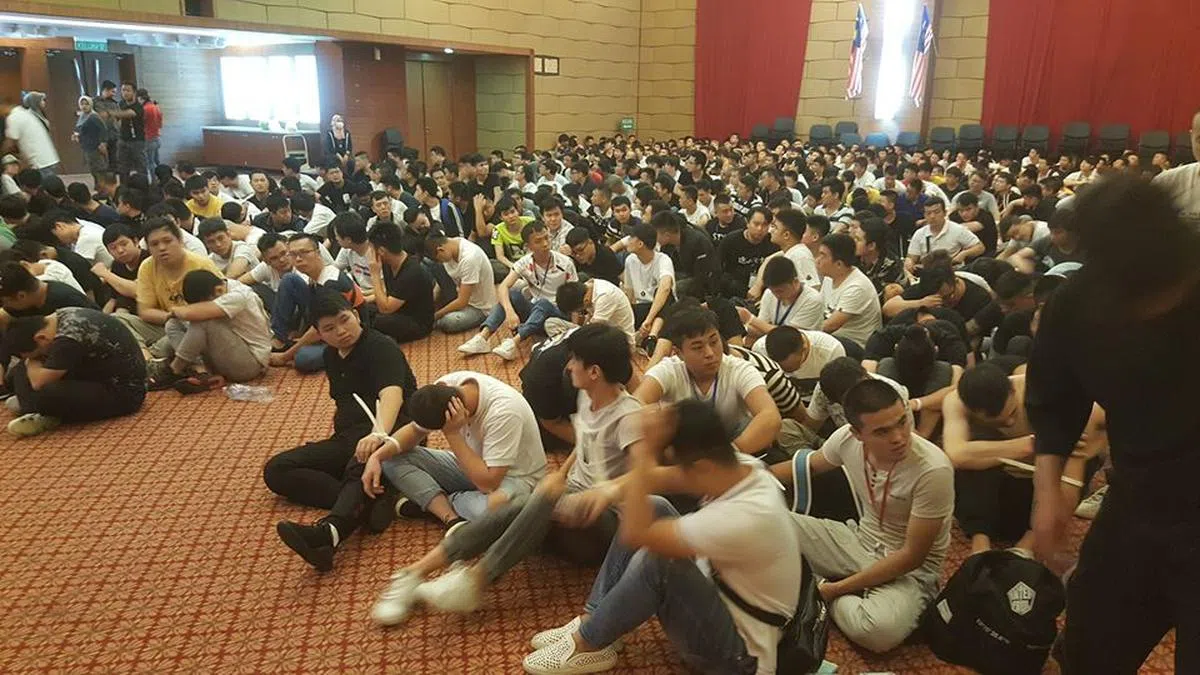  680名中国男女被一网打尽。（马国移民局） 