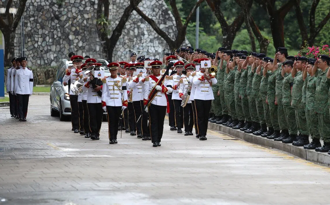 冯伟衷在军训时出意外过世，国防部为他举行军事葬礼。（联合早报）