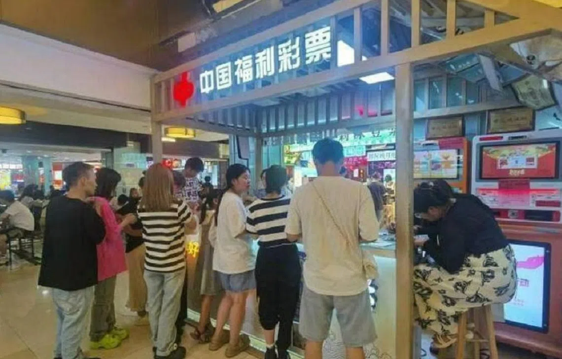 大叔和大妈们都跑哪去了？（小红书截图）
