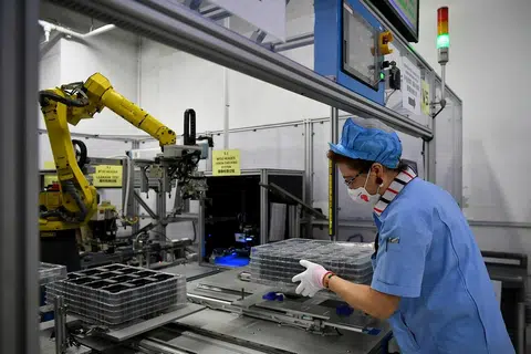 自2015年起，新加坡的机器人密度就以每年平均27％的速率增长。（海峡时报）