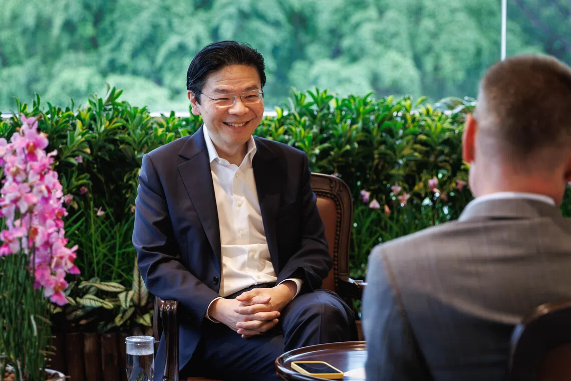 黄循财总理接受美国《华尔街日报》专访时，谈到新加坡如何应对全球秩序的改变，以及对台海局势紧张和世界两极分化的担忧。