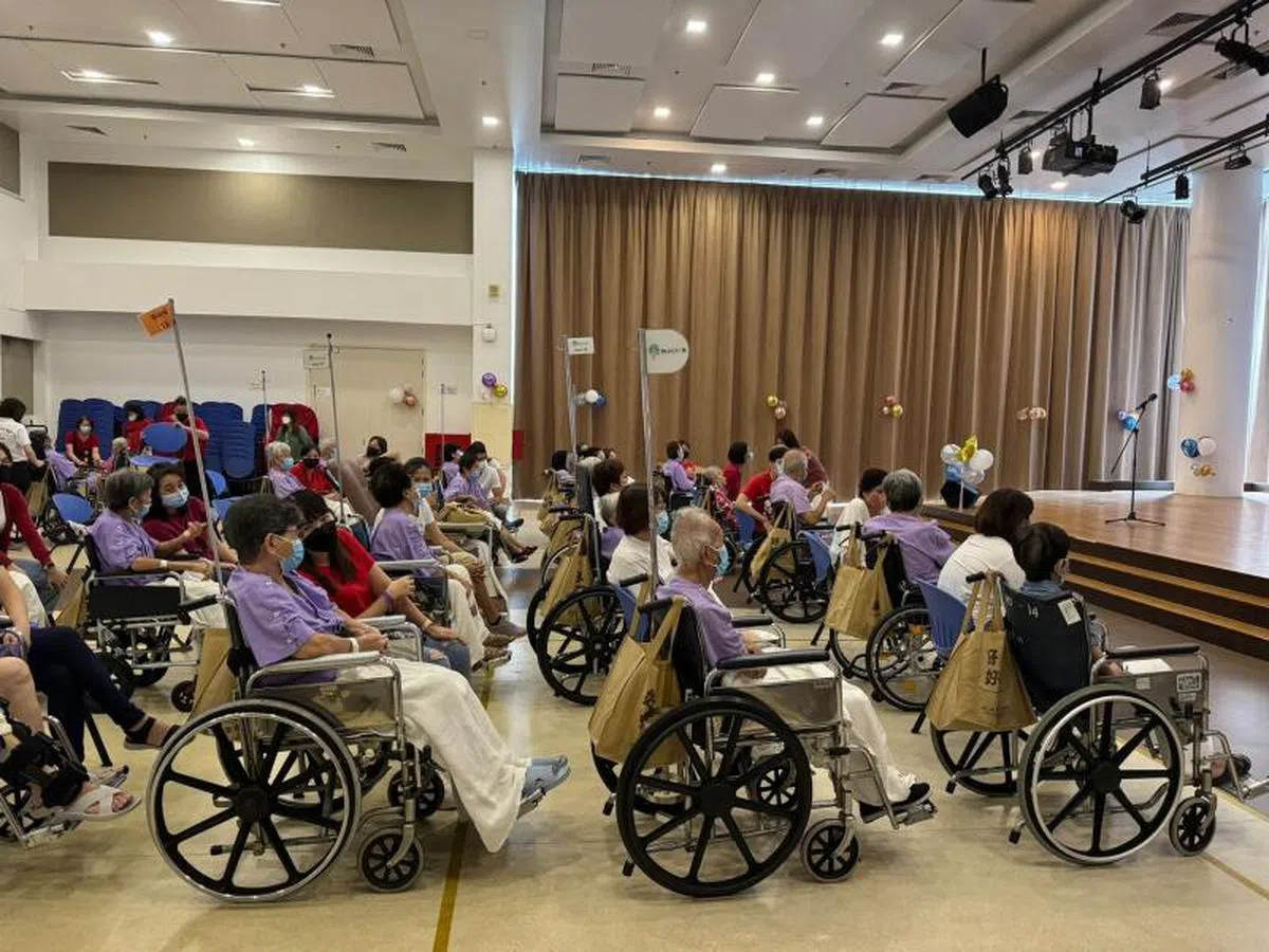 养老院的院友参加活动。（联合早报）