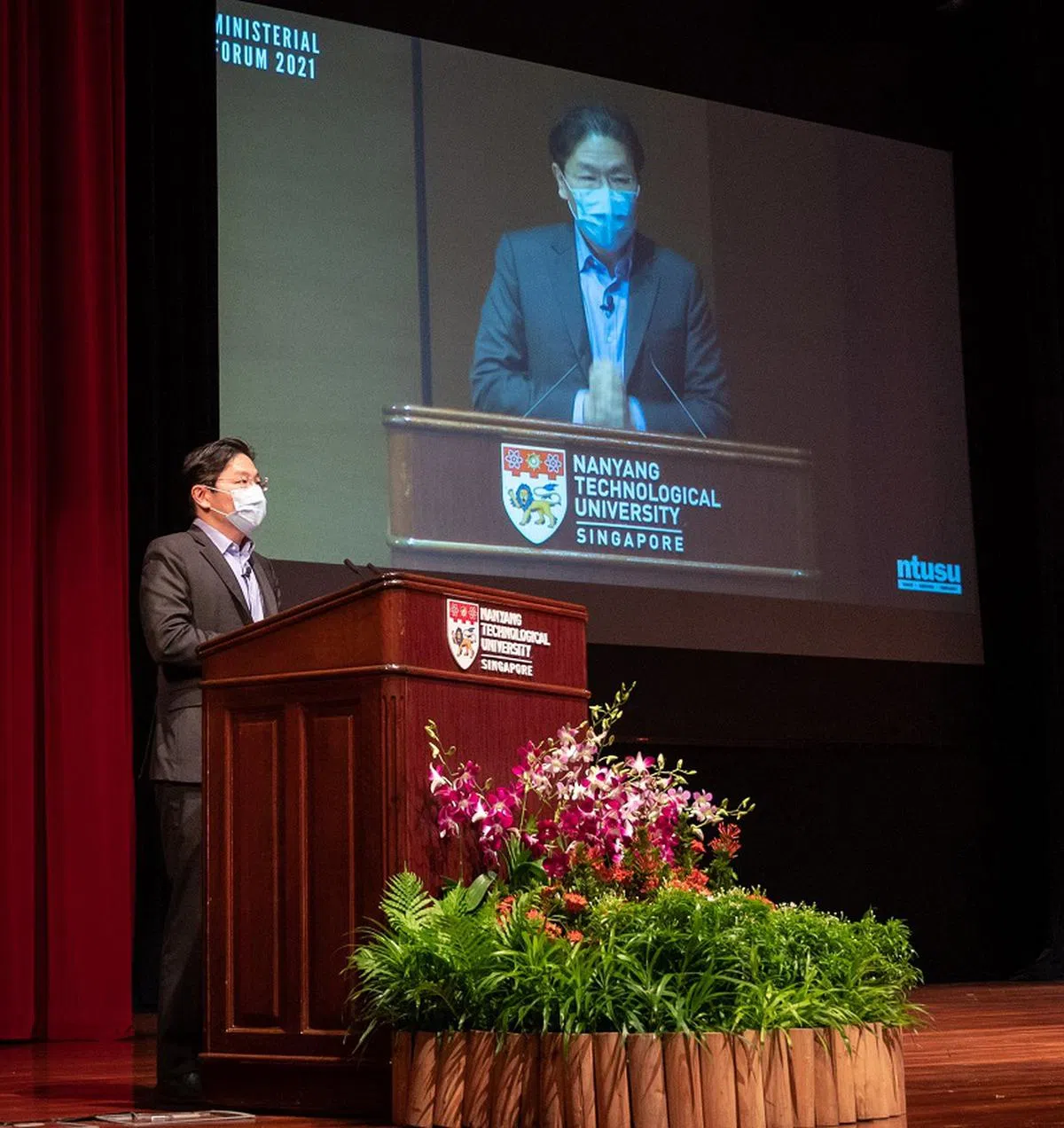  财政部长黄循财出席南洋理工大学学生会举办的常年部长论坛。（南洋理工大学学生会提供） 