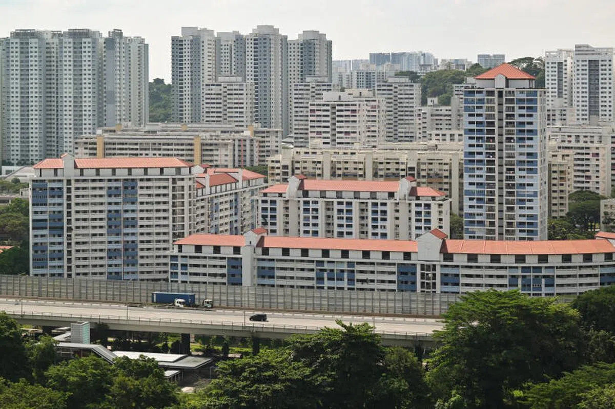 靠近西海岸高速公路的组屋。（海峡时报）