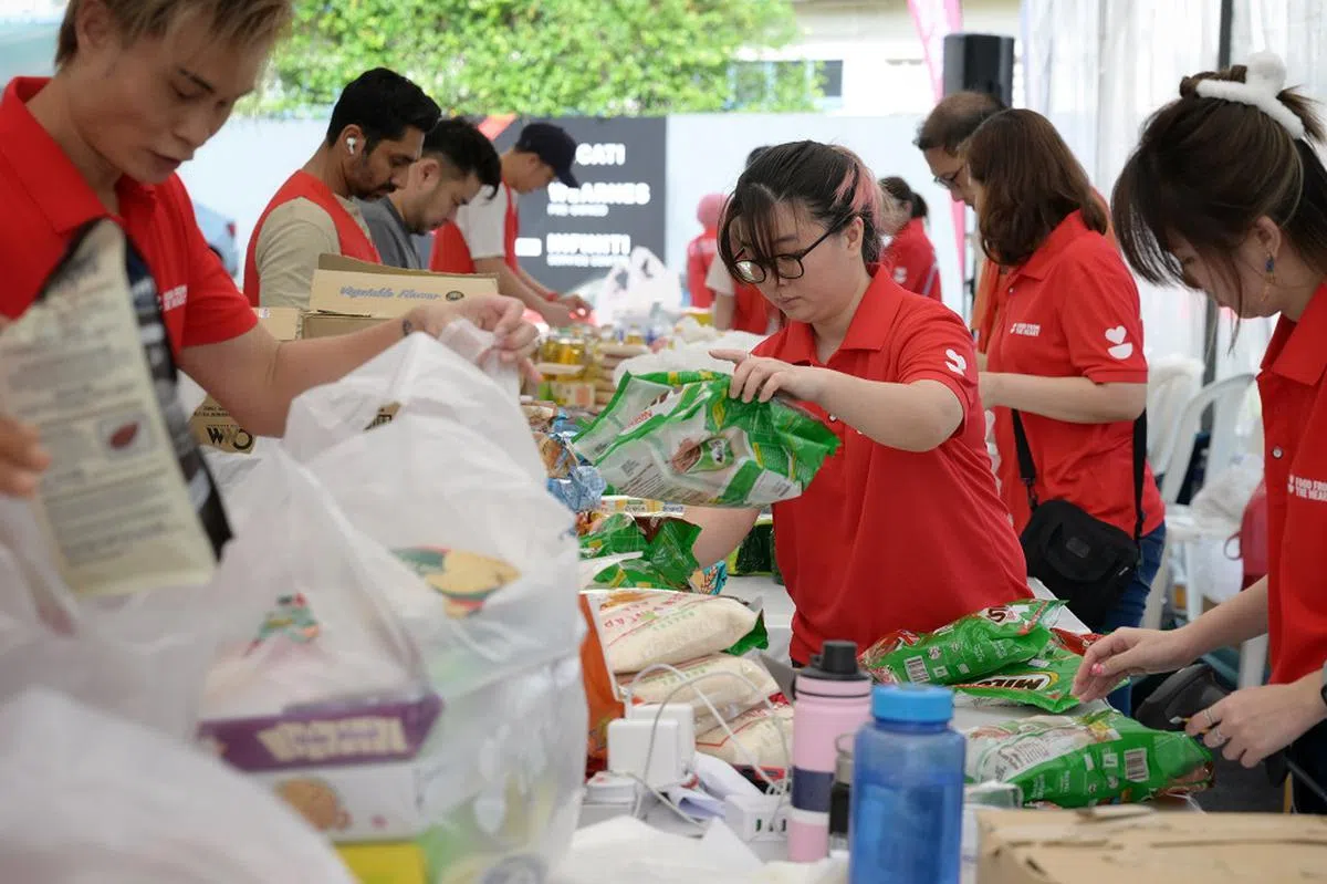 用爱心来包装。（海峡时报）