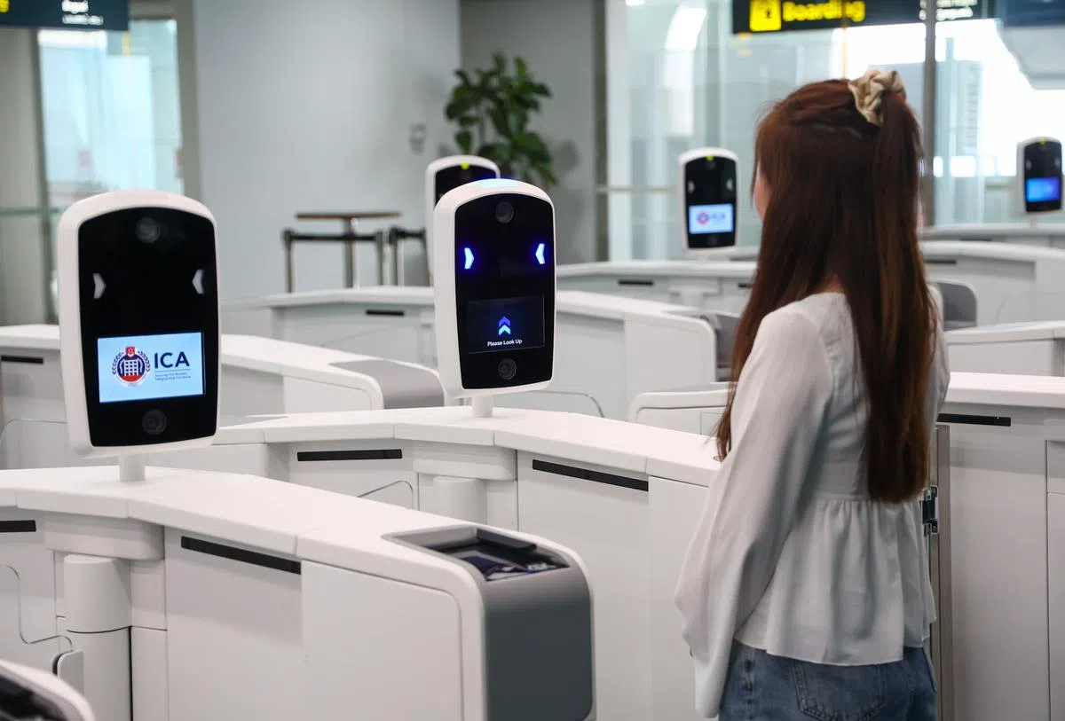 人的掌纹和掌静脉与人脸及虹膜一样，都是生物认证信息的一种。（联合早报）