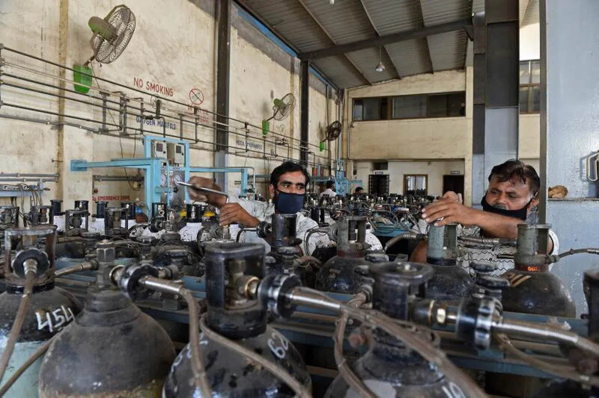  印度氧气瓶供不应求。 （法新社） 