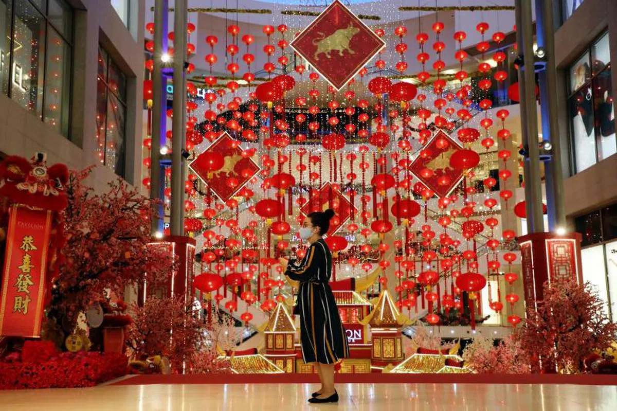  吉隆坡的购物商场的新年装饰。（路透社） 