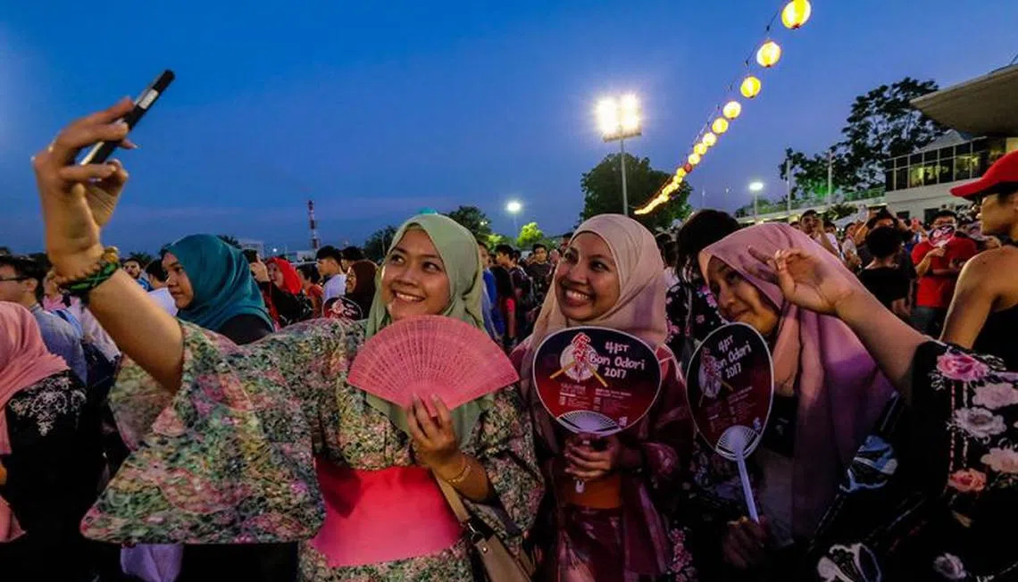 参加马国日本盆舞节活动的马来女子。（当今大马）