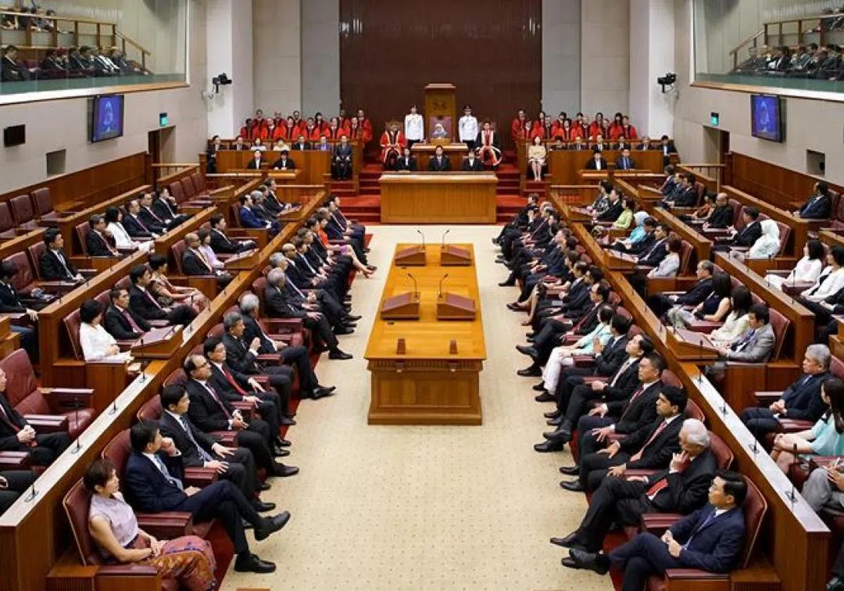  第13届国会第二会期开幕。（李显龙总理面簿） 