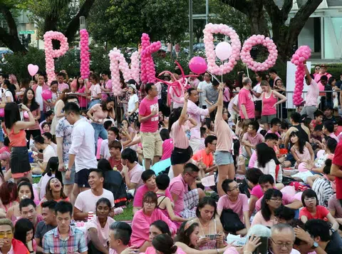 同性恋平权组织主办的“粉红点”（Pink Dot）活动。（海峡时报）
