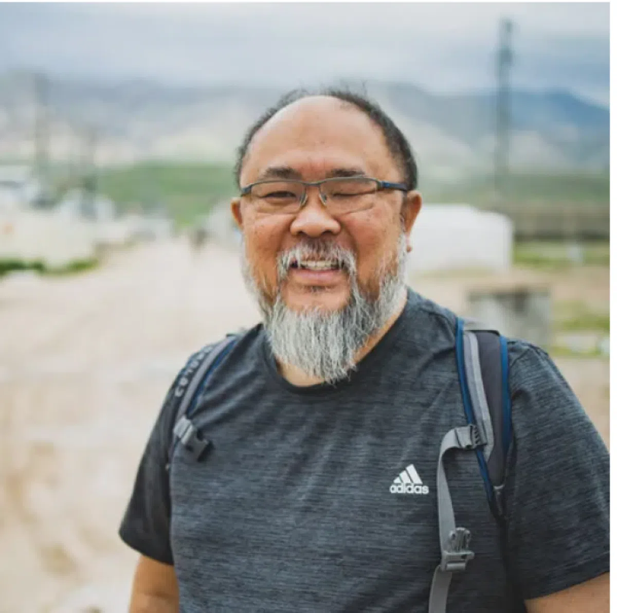 现年56岁的新加坡人陈王伟。（Habibi International网站）