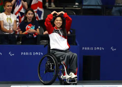 2024年巴黎残奥会首个比赛日，32岁的泳将叶品秀以2分21秒73的成绩为新加坡夺下此届残奥会的第一面金牌。（路透社）