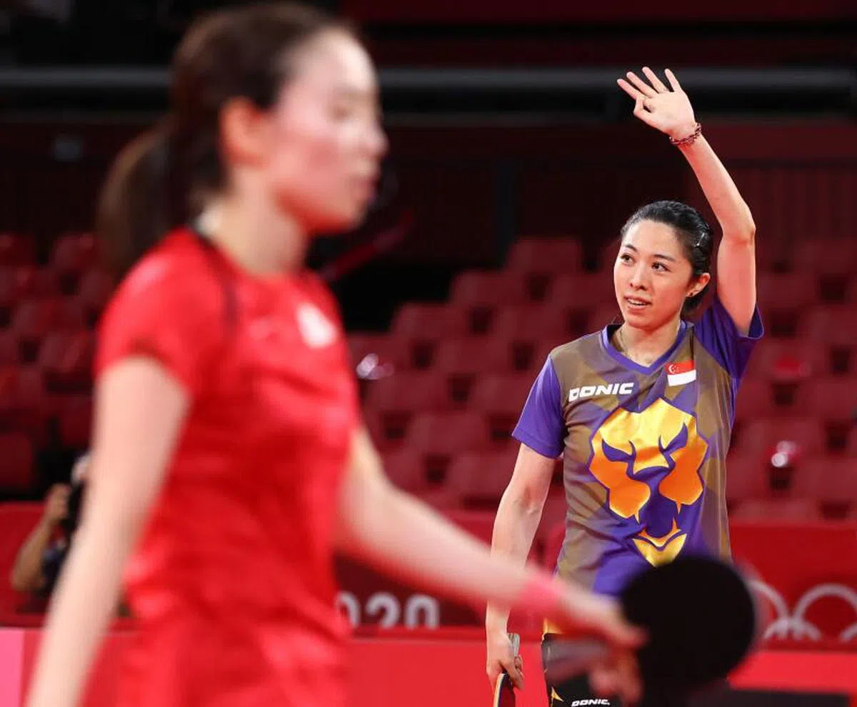  于梦雨（右）昨天战胜日本名将石川佳纯（左），挺进四强之林。（路透社） 