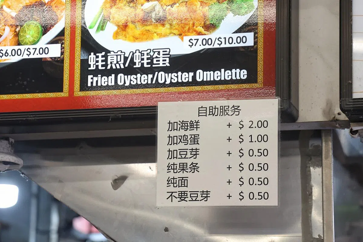 摊主解释说，如果食客选择不要豆芽，就得专门为他炒一份，费时又费力。（新明日报）