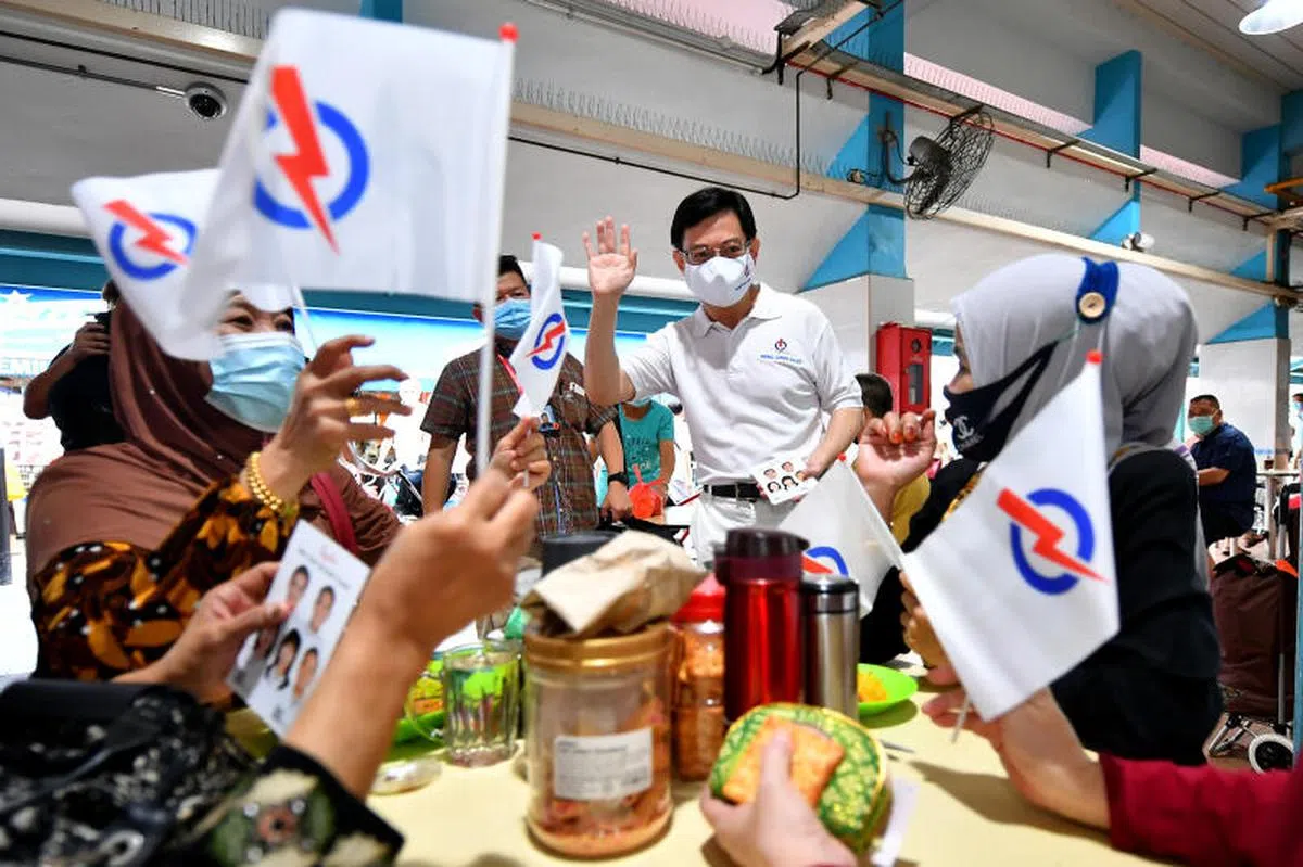  副总理兼财政部长王瑞杰离开淡滨尼集选区，转战工人党耕耘多年的东海岸集选区，虽然守住东海岸了，但支持率却令人大跌眼镜。（海峡时报） 