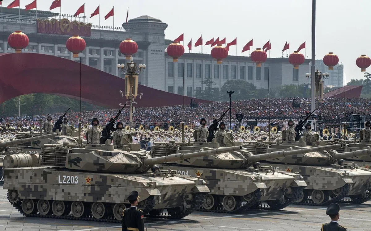  中国庆祝成立70周年阅兵仪式中展示军事力量。（GETTY IMAGES） 