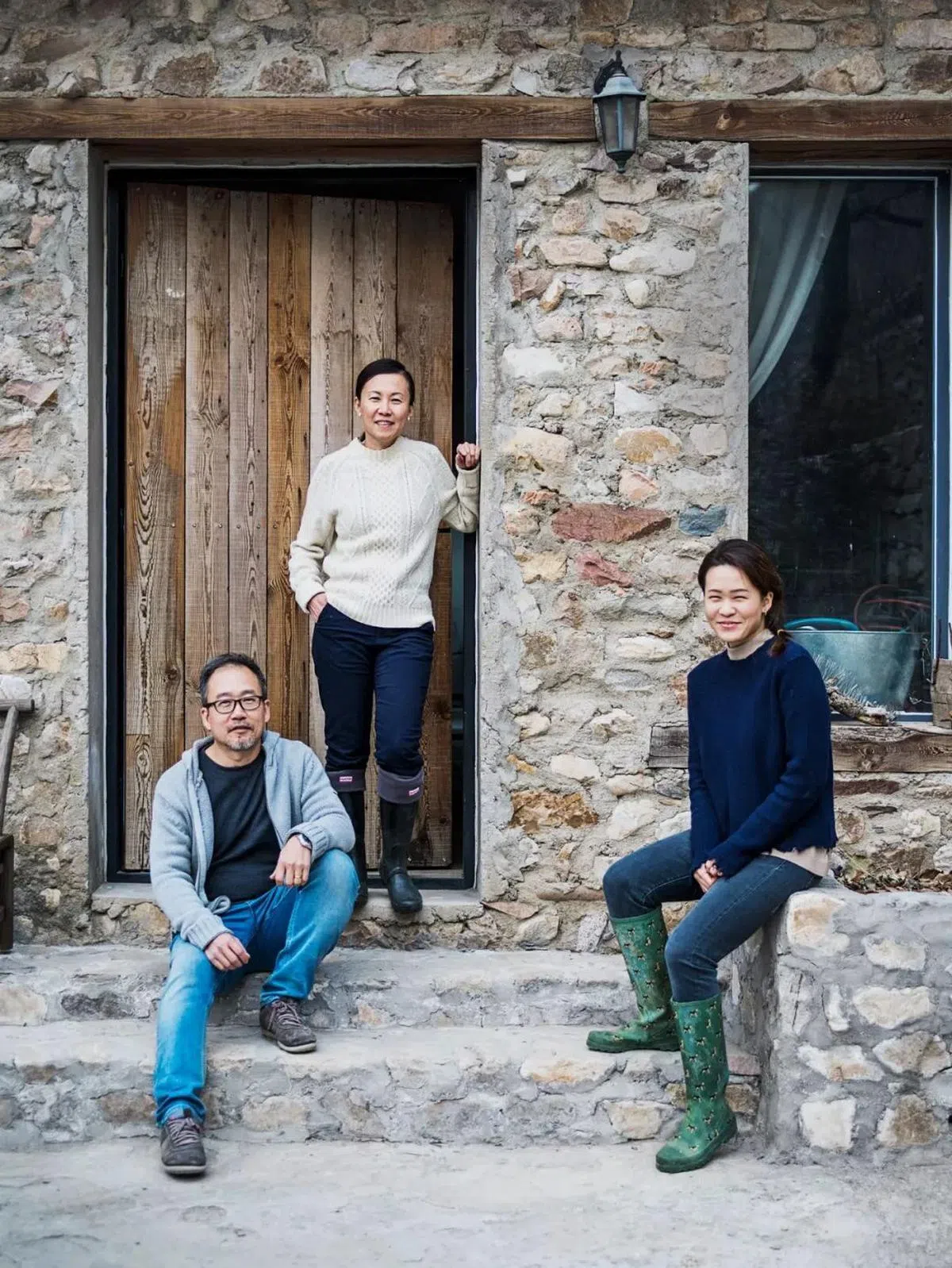  Leng（中）和丈夫与女儿Amanda。（一条） 