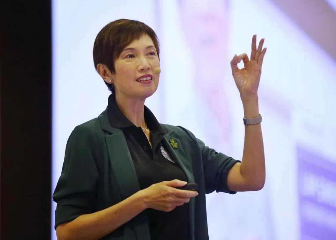 （设计对白）人力部长杨莉明：大家ok吗？ 公积金会员：不ok! （海峡时报）