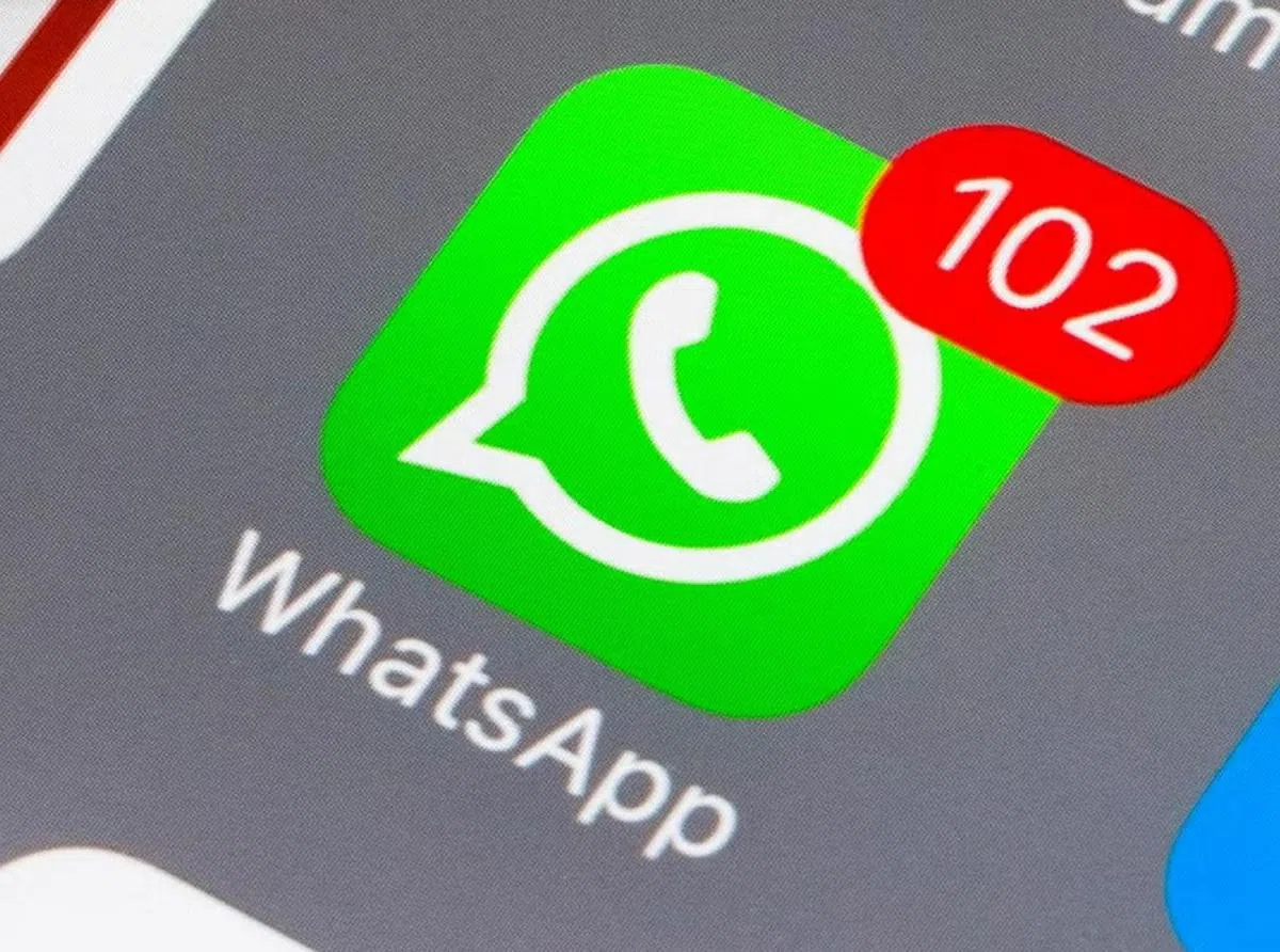 受访的中学教师透露，她一个早上可以收到百多条家长的WhatsApp短信。（互联网）