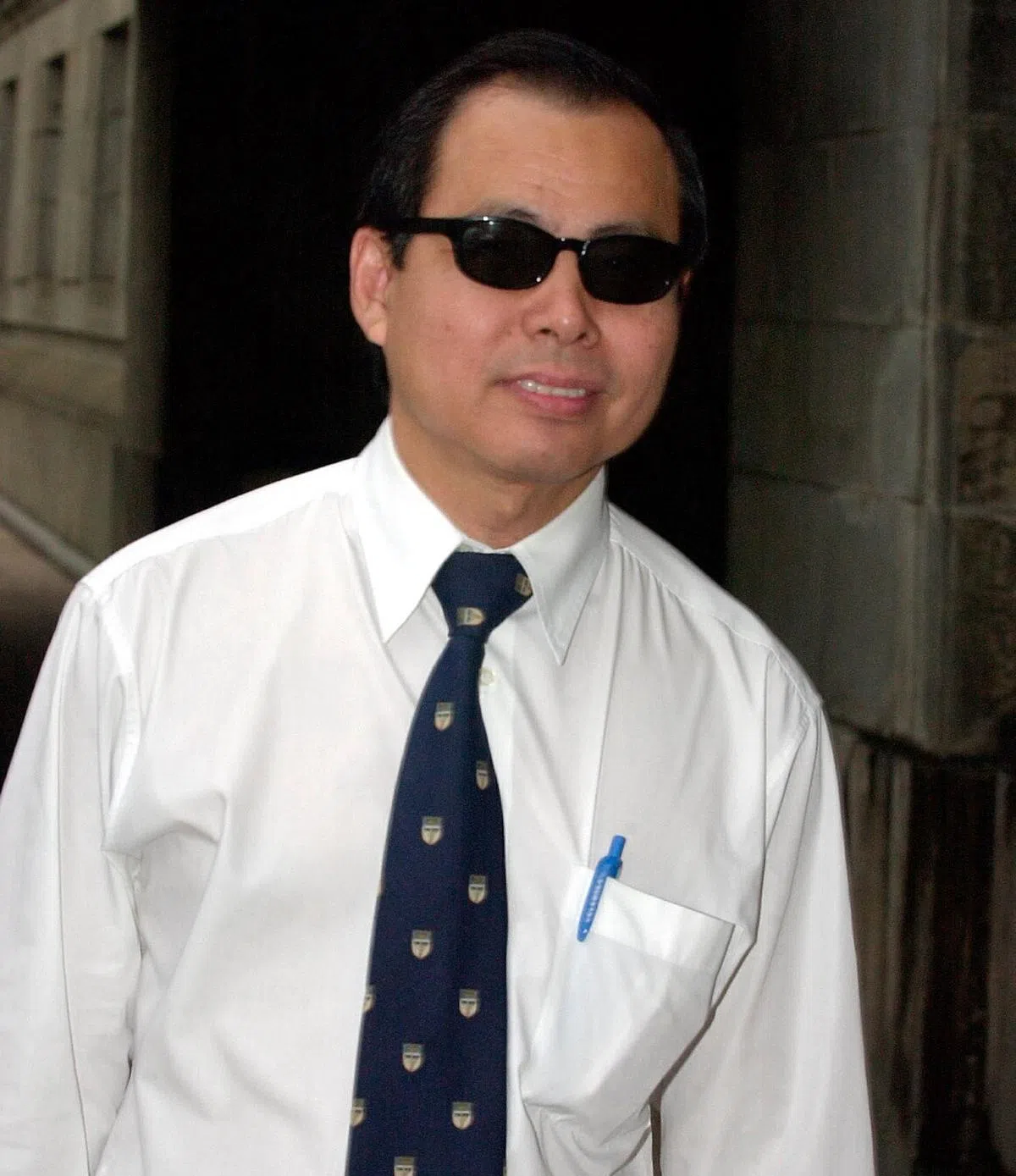 康沈源医生在一家私人救护车服务公司担任临床主任。（海峡时报）