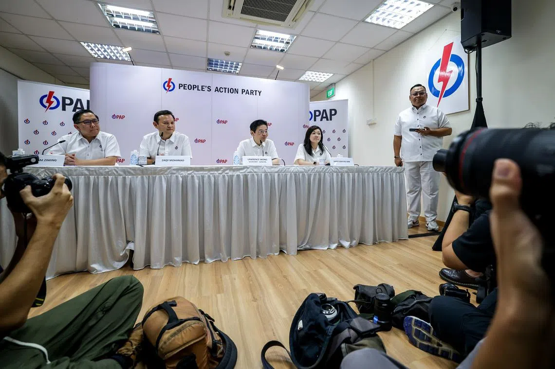 人民行动党4月12日开始介绍来届大选的竞选团队。马西岭—油池四人集选区由原班人马上阵：领军的总理兼财政部长黄循财（中）、人力部兼国防部高级政务部长扎吉哈（左二）、西北区市长任梓铭（左一）和议员苏慧敏（右二）。（联合早报）