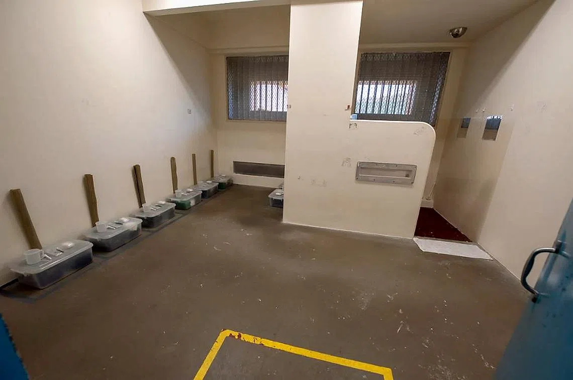 新加坡监狱的八人牢房。（监狱署）