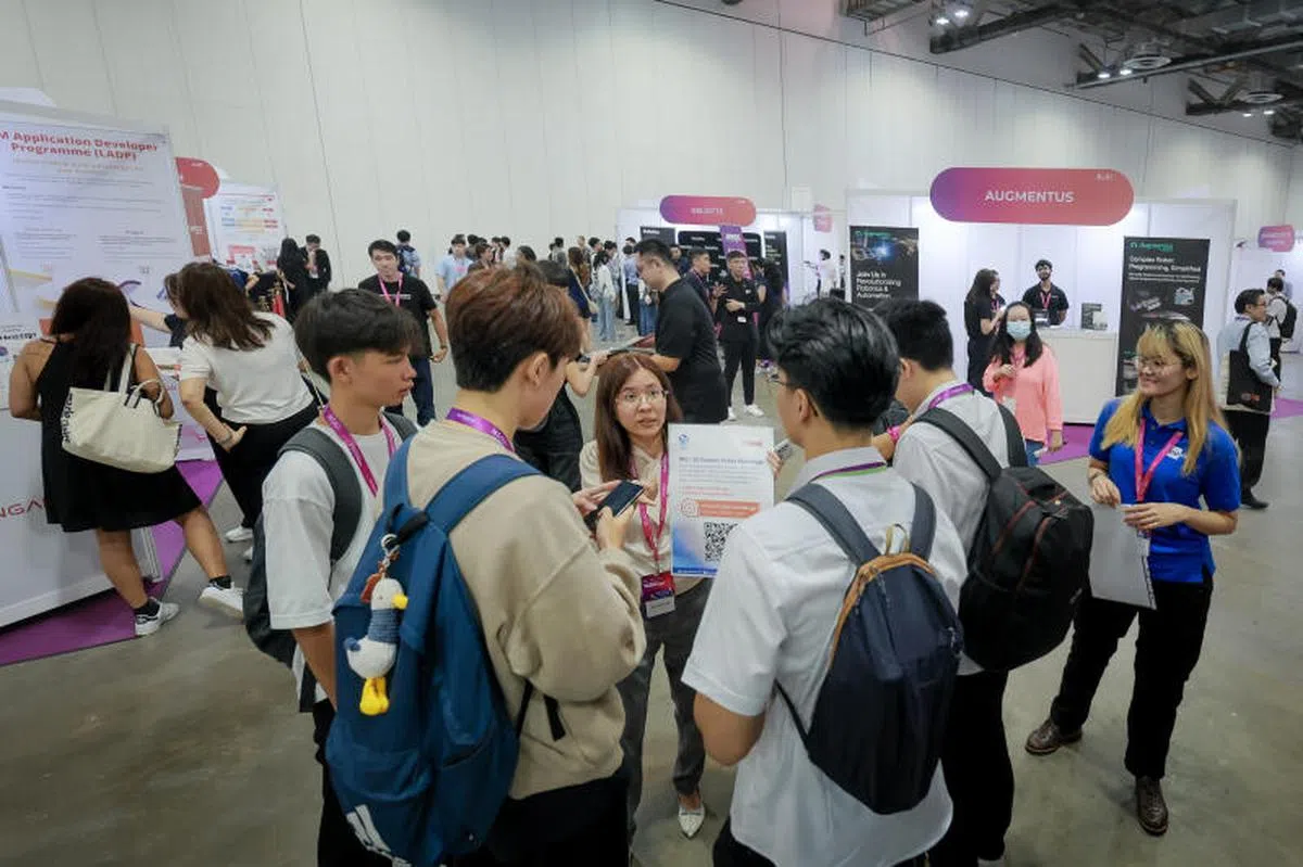 工艺教育学院（ITE）学生参加了于2025年3月12日在滨海湾金沙会展中心举办的科技技能提升节（Tech Skill Up Festival）。（海峡时报）