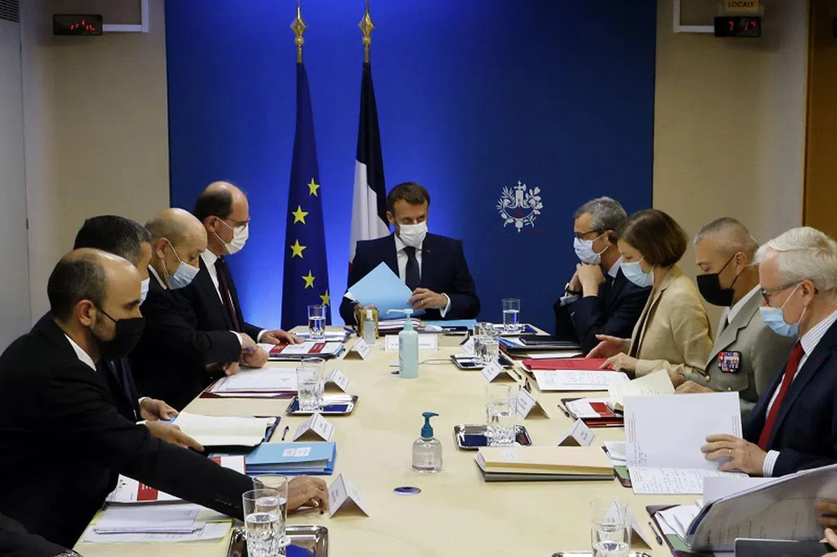  法国总统马克龙就“飞马”事件召开紧急会议。（法新社） 