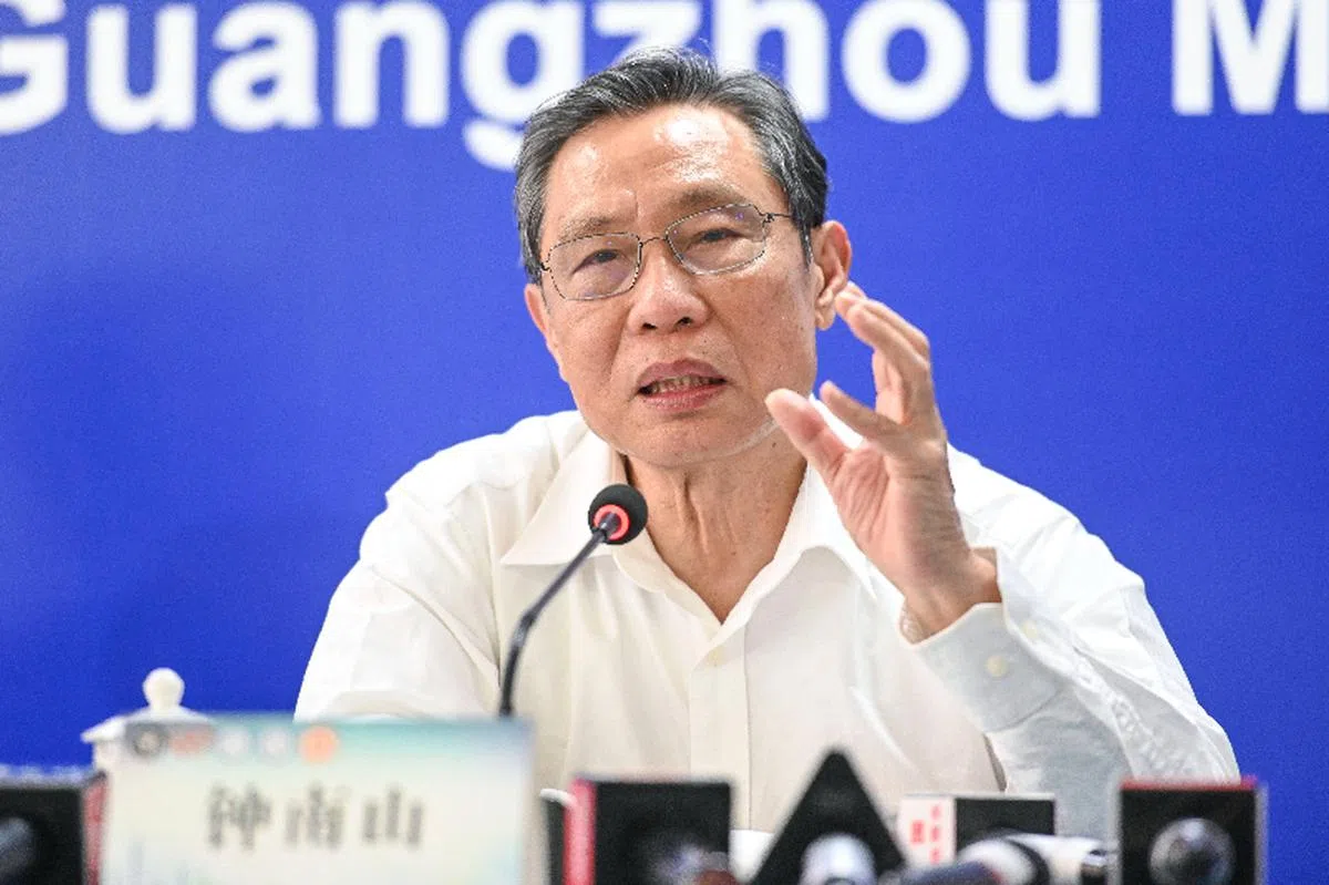 中国传染病专家钟南山预计全球疫情最快在今年6月结束。（中新社） 