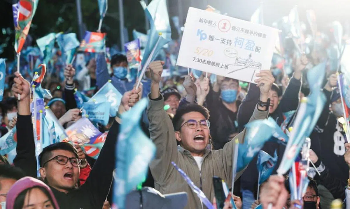 台湾年轻选民在本届大选大幅倒向第三势力候选人柯文哲。（中央社）