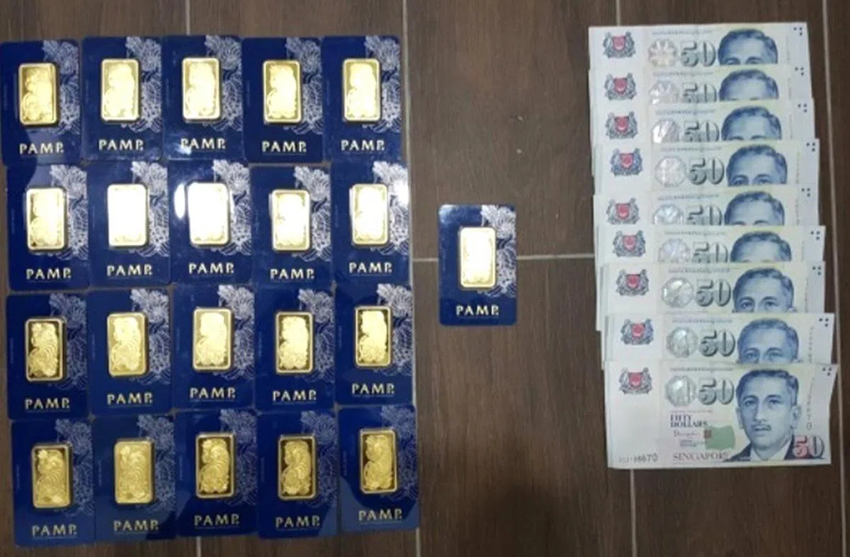  被起获的假金条正面。（新加坡警察部队） 