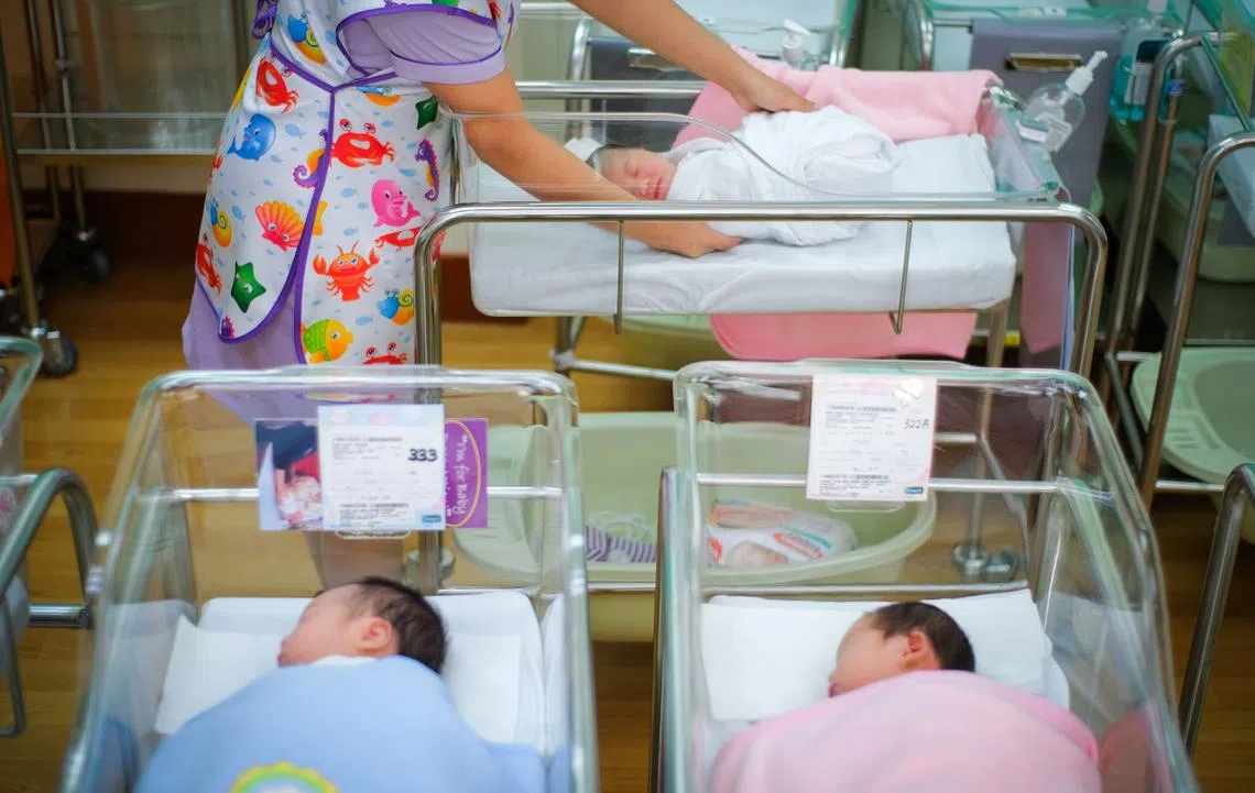 根据国家人口及人才署5月的更新数据，去年居民整体生育率只有1.04。（联合早报）