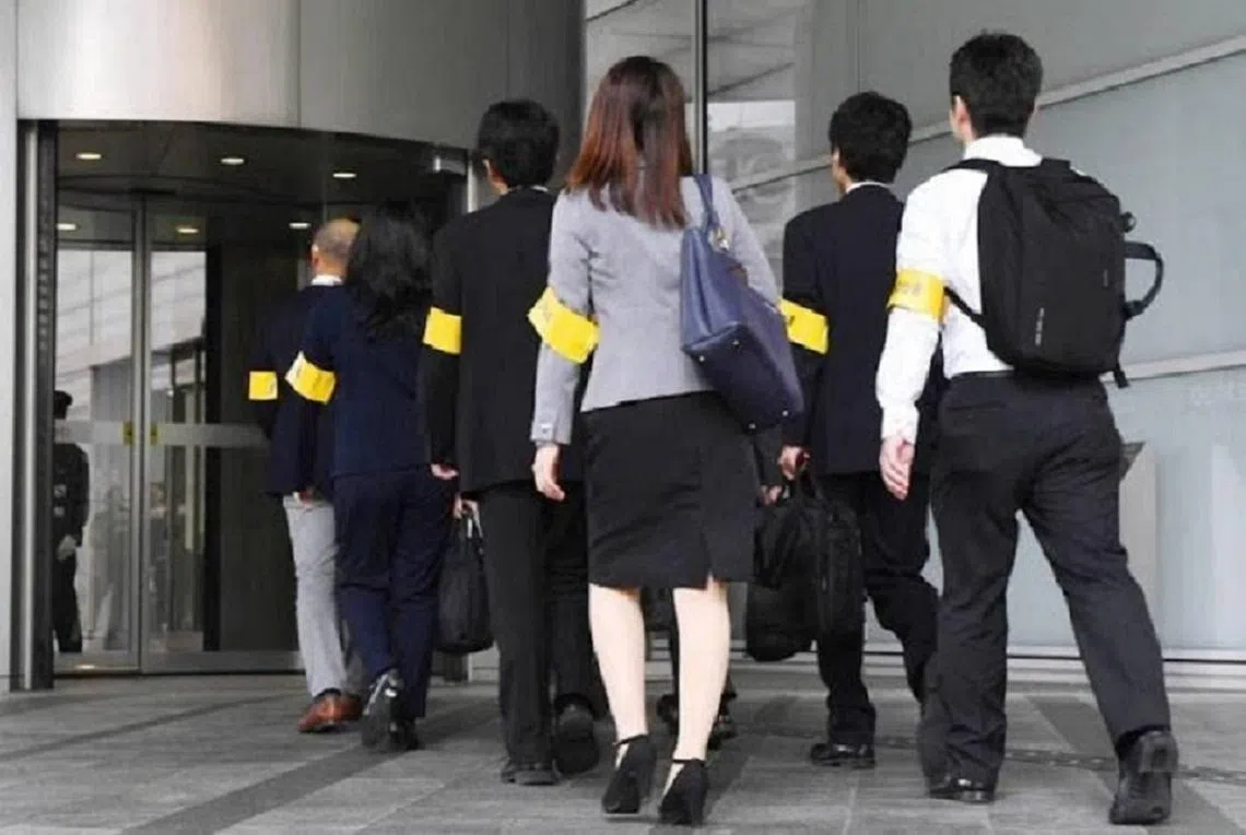 踏进公司前，请确保自己身上没有异味。（日本时报）