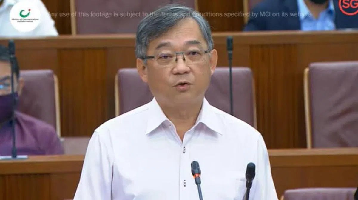  卫生部长颜金勇表示，新加坡是按照与科兴签署的预购协议时间表，来接收首批科兴疫苗的。目前，卫生科学局正评估科兴和其它几款疫苗，任何宣布再另行通知大众。（GOV.SG） 