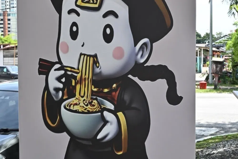 这个僵尸不吸血，吸面条倒是挺起劲。