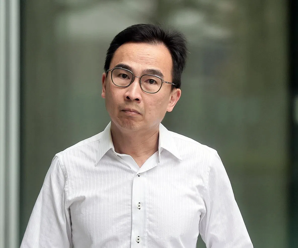 控方指被告家庭医生黄祖卫欺诈公共机构，滥用病人对他的信任，且多次虚报病人求诊。黄祖卫医生最终在庭上被判坐牢7个月。（海峡时报）