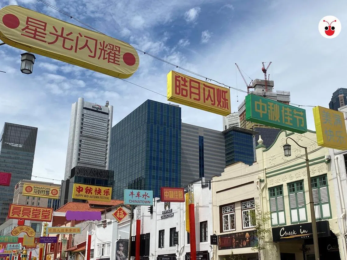 牛车水中秋节祝语的灯饰9月11日张挂在桥南路上后，就被被民众批祝语“不伦不类”。原本的“亮亮堂堂”“国家欢乐”和“皓月闪烁”祝语牌今已除下。（红蚂蚁摄）