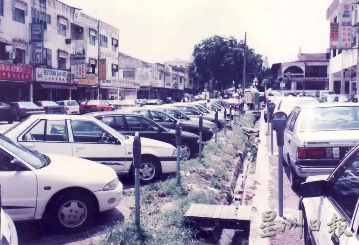 上世纪90年代的玛朱路（Jalan Maju）。（星洲日报）