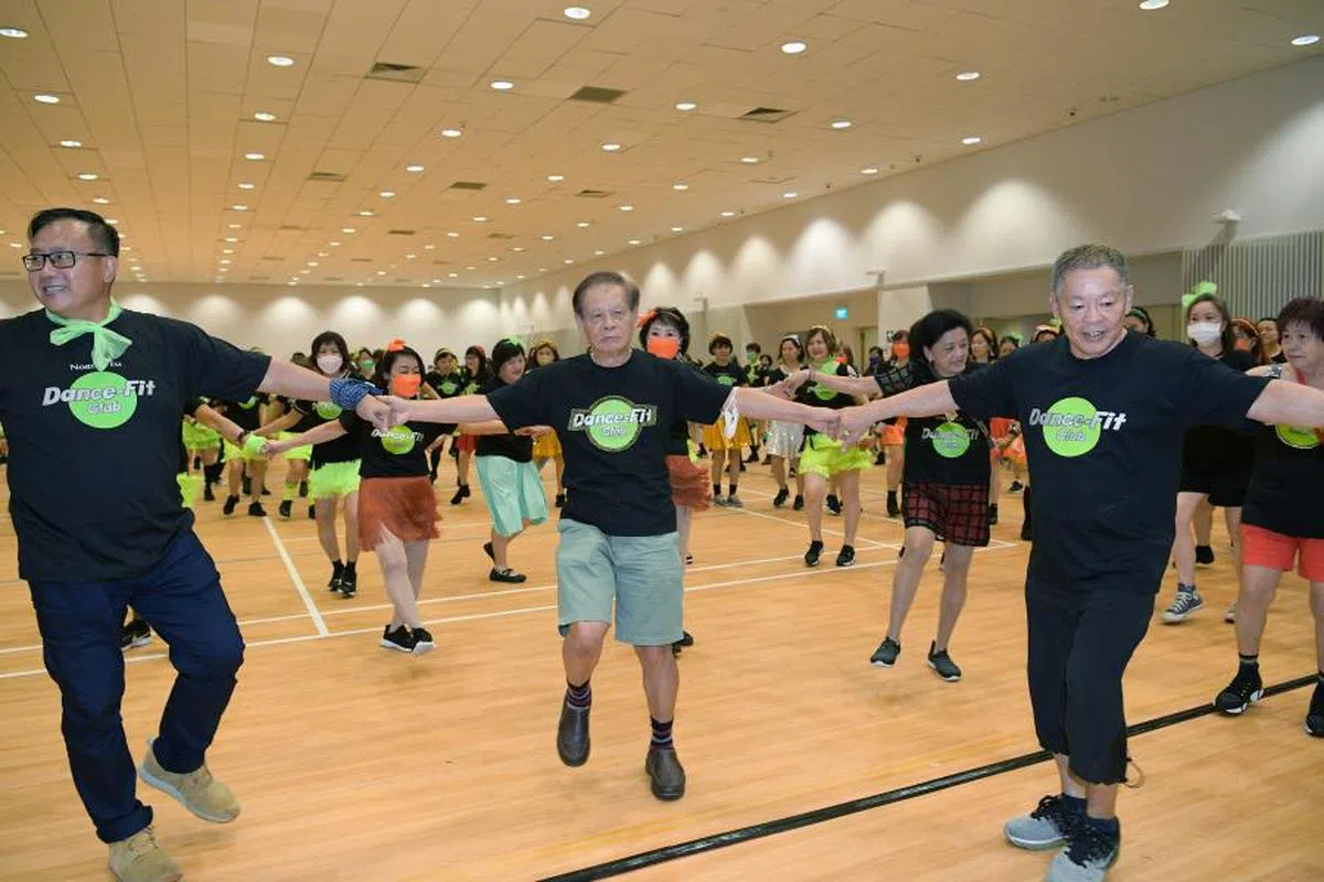 随着医疗水平提升，国人的预期寿命将会越来越长。（海峡时报）