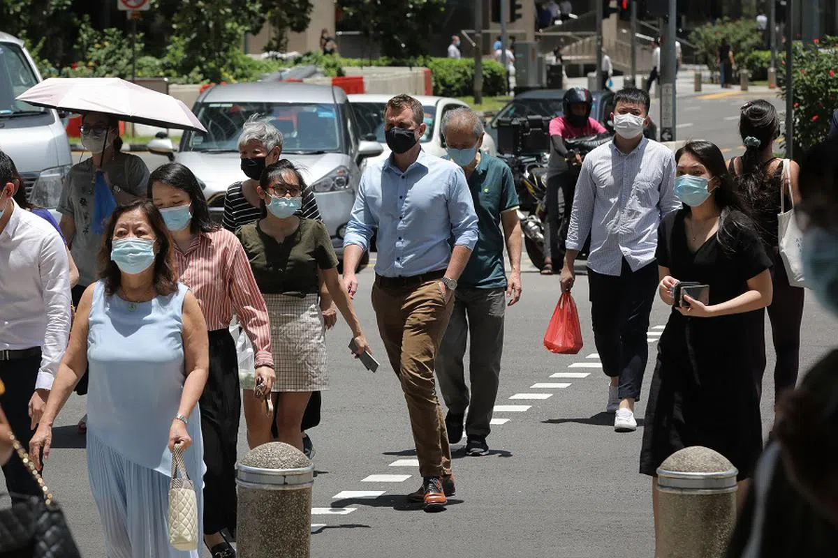 中央商业区繁忙的午餐时间。（海峡时报）