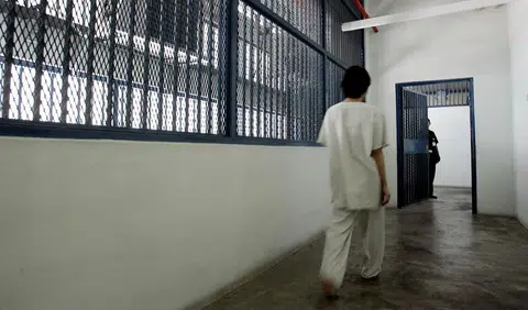 一名女囚犯刑满出狱。（海峡时报）