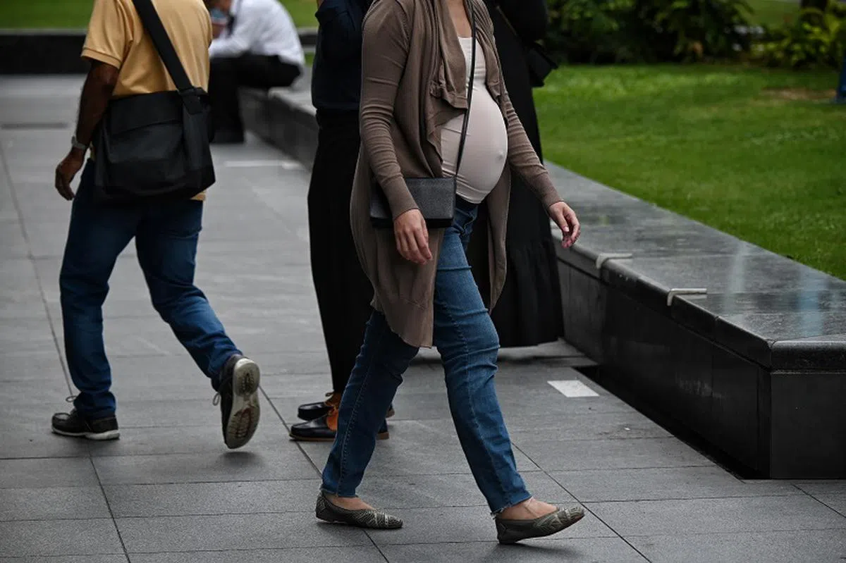 专家指出，正在尝试怀孕或有身孕，以及在喂母乳的女性，不应尝试间接性禁食。（海峡时报）
