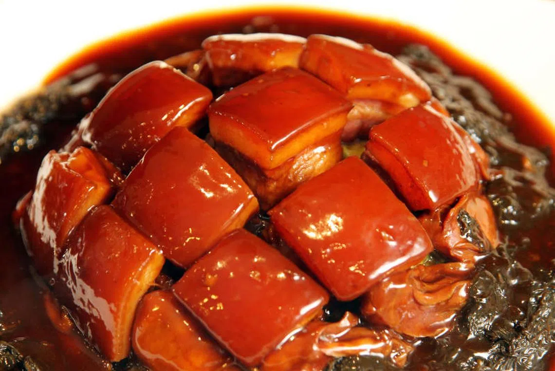 红烧肉也是华人最爱的猪肉菜肴之一。（联合早报）