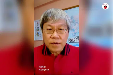 工人党前后港区议员方荣发以福建话录制视频，分享他如何说服92岁老父亲接种疫苗的经验，鼓励年长者也赶紧接种疫苗。（工人党面簿视频截图）