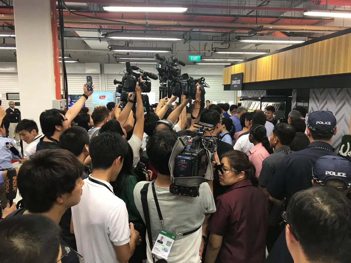  看得到李总理在哪里吗？（卢凌之摄） 