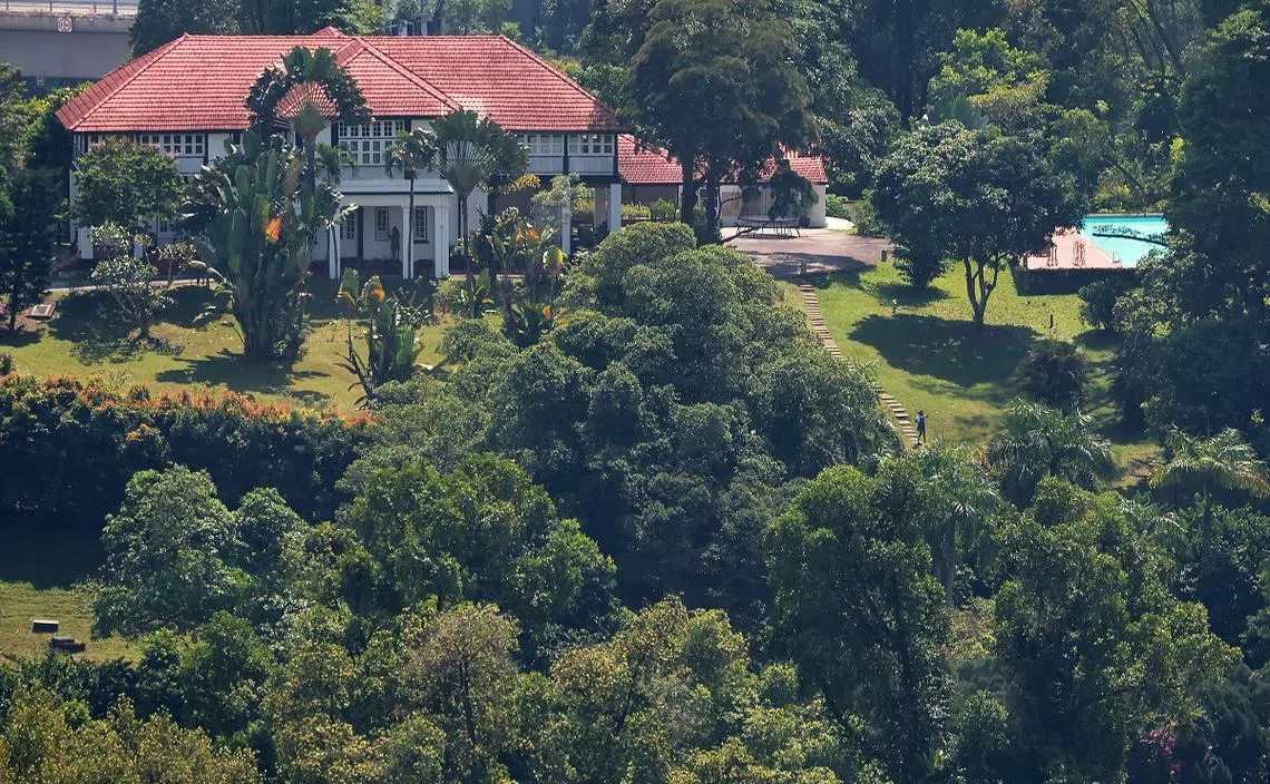 内政兼律政部长尚穆根租住的莱道路26号黑白洋房。（海峡时报）