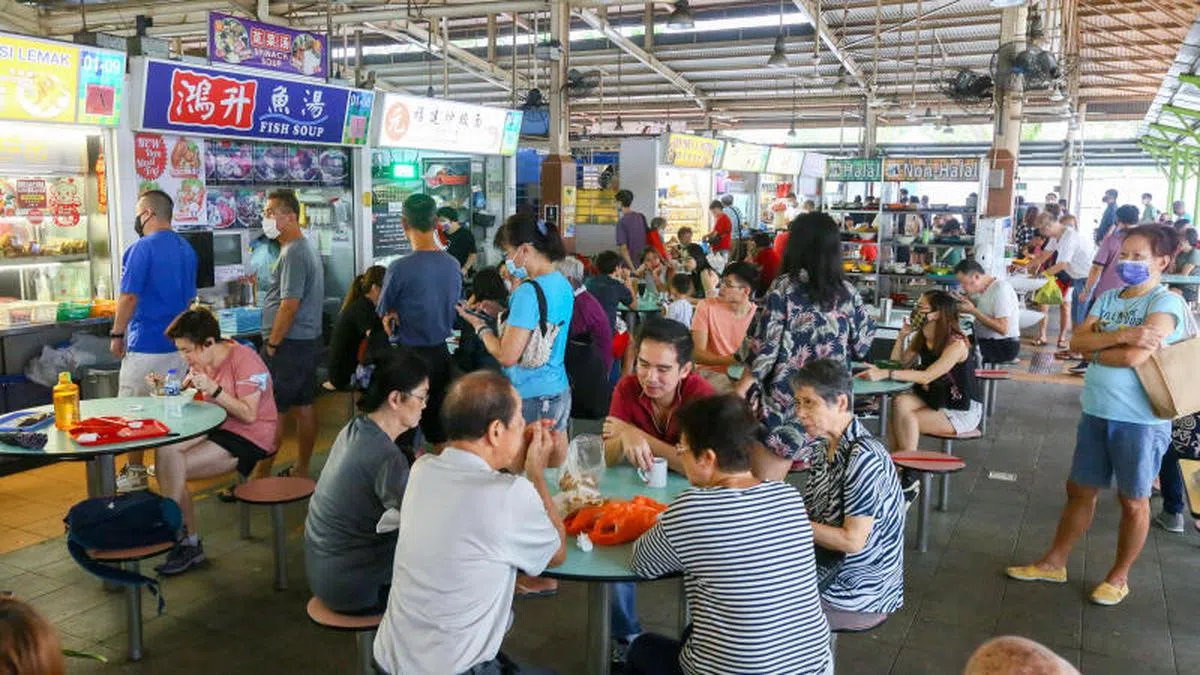  巴刹与熟食中心是本地家庭的“第二个厨房”。（联合早报） 
