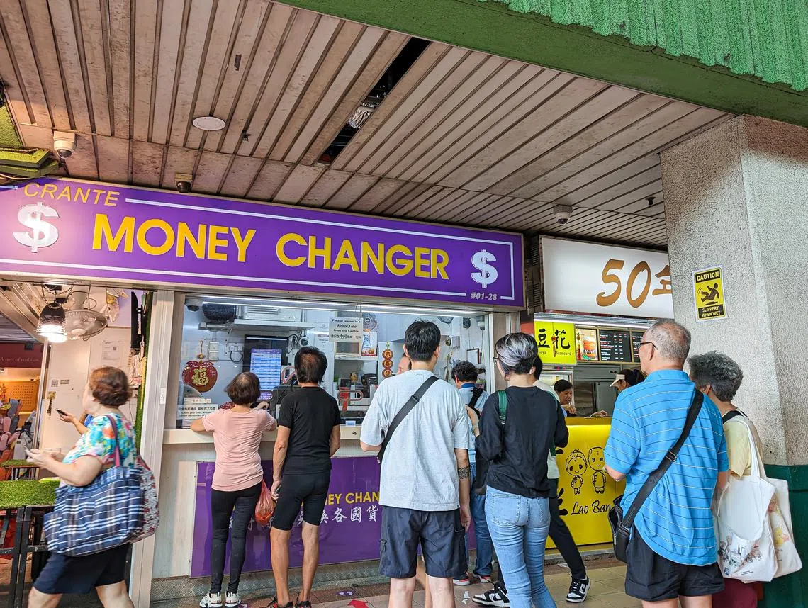 今年2月一度跌至新低的令吉近日逐渐“收复失地”，兑新元汇率也来到近一年新高。（联合早报）